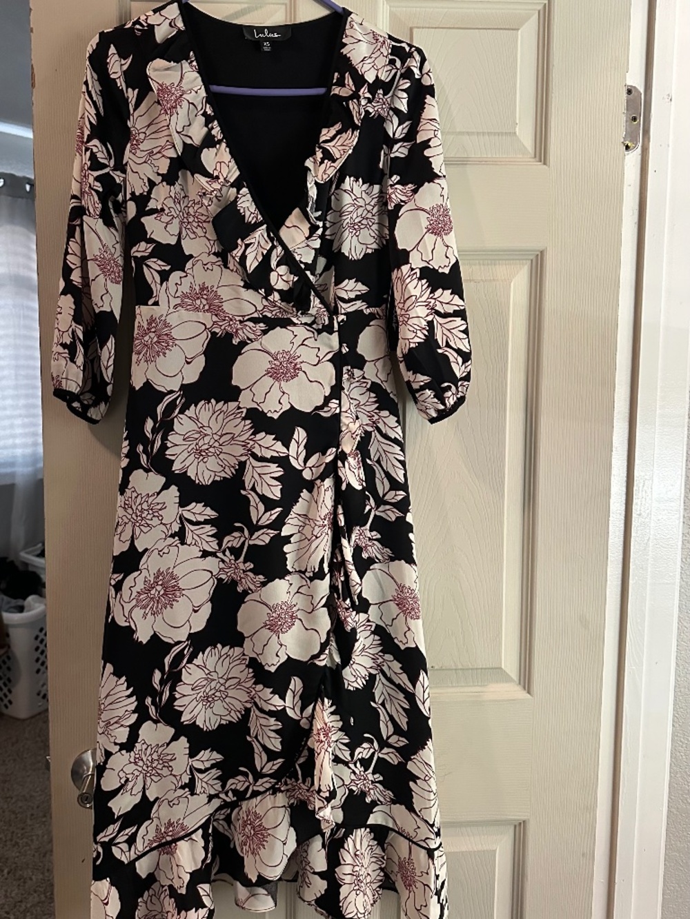 Lulu’s black floral dress